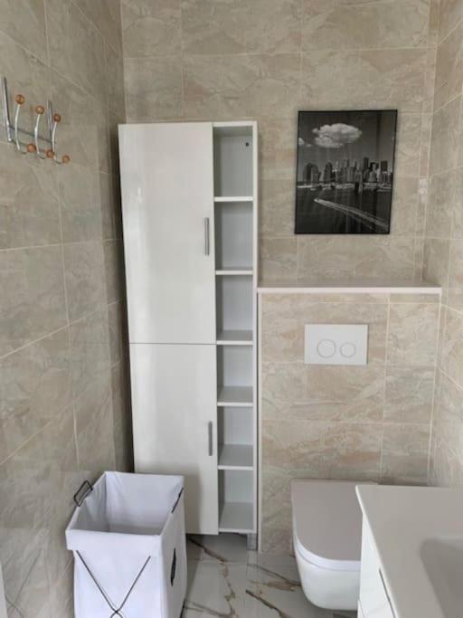 T2 Climatise + Parking 500 M Plage/centre Appartement