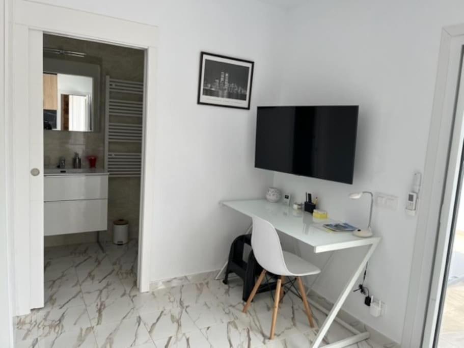 Appartement T2 Climatise + Parking 500 M Plage/centre *