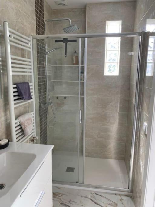 T2 Climatise + Parking 500 M Plage/centre Appartement