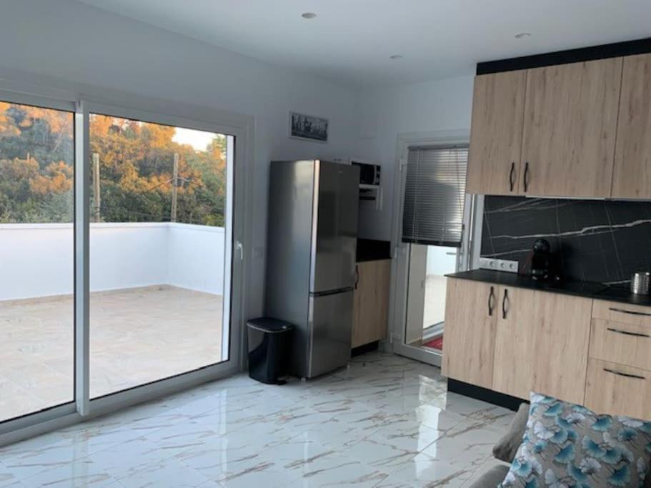 Appartement T2 Climatise + Parking 500 M Plage/centre *