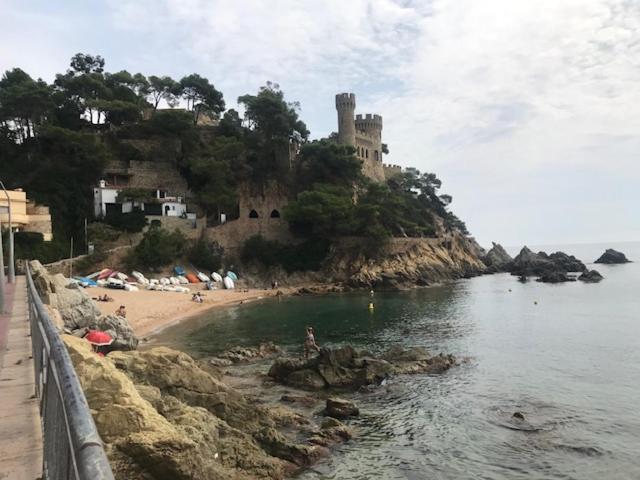 T2 Climatise + Parking 500 M Plage/centre Appartement