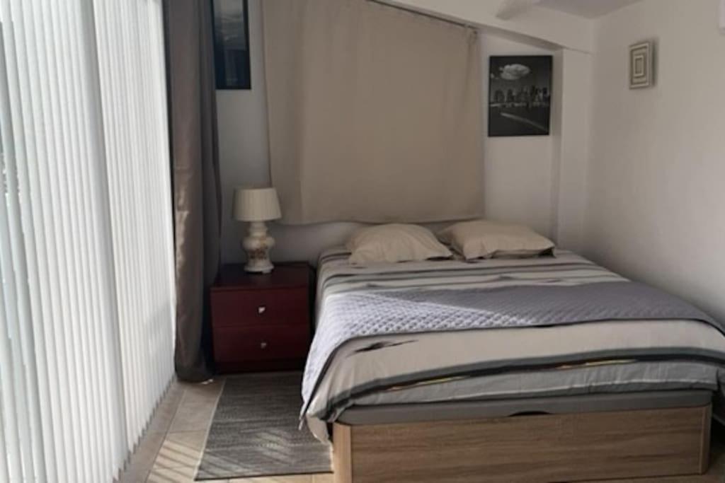 T2 Climatise + Parking 500 M Plage/centre Appartement *